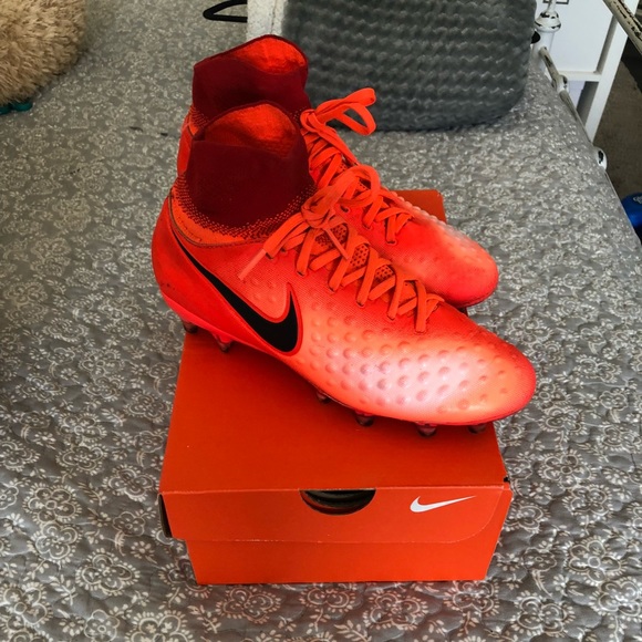 womens soccer cleats size 7